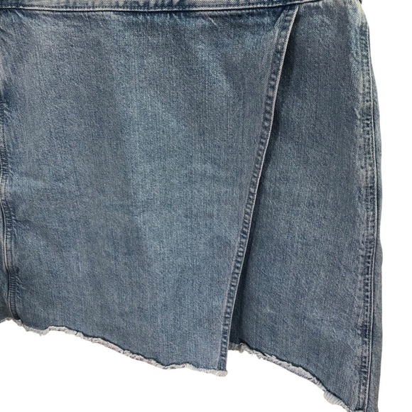 Loft Denim Wrap Jean Skirt Sz 4/27 Light Wash Blue Mini Raw Hem A-Line Casual - Picture 5 of 8